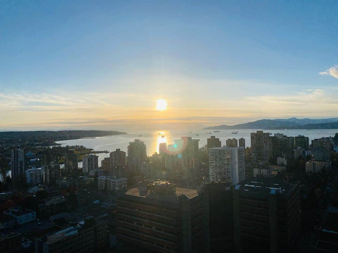 ユナ・デュフネさんのインスタグラム写真 - (ユナ・デュフネInstagram)「Vancouver en moins de 48h ✅ . . . #Canada #Vancouver #Spring #Color #Bluesky #Mountain #Ocean #Business #Trip」4月15日 1時34分 - youna_d