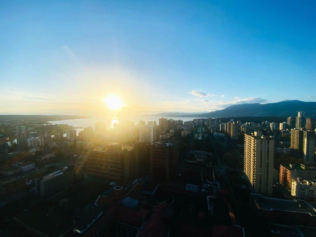 ユナ・デュフネさんのインスタグラム写真 - (ユナ・デュフネInstagram)「Vancouver en moins de 48h ✅ . . . #Canada #Vancouver #Spring #Color #Bluesky #Mountain #Ocean #Business #Trip」4月15日 1時34分 - youna_d