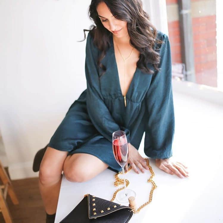 jjウィンタースのインスタグラム：「A glass of champagne and our Andi Crossbody make the perfect Friday night pair✨」