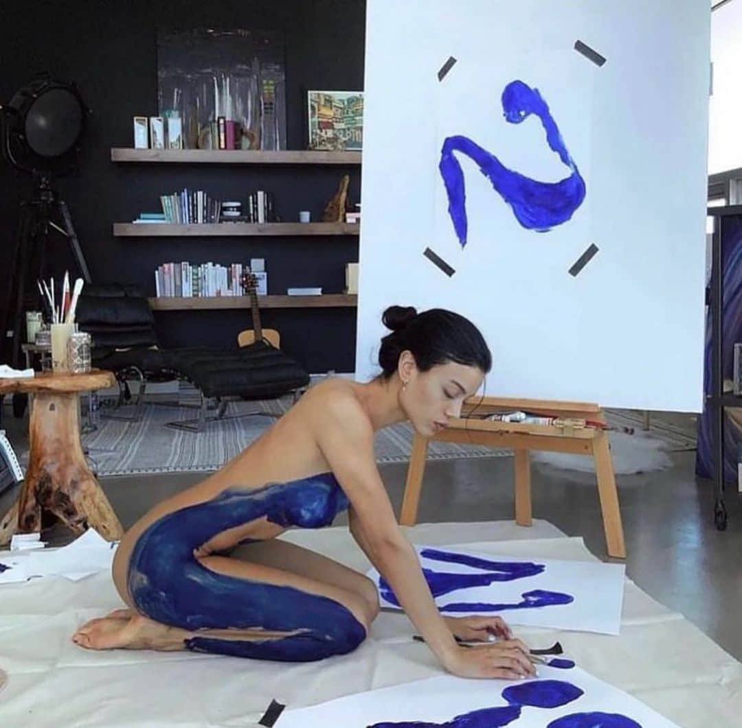 メドモアゼルのインスタグラム：「Art invites itself into fashion to create a ballet of colors  offering everyone the possibility to express their own vision of the world.  Mesdemoisellesparis.com #mesdemoisellesparis」