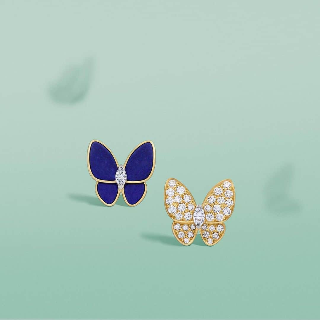 ヴァンクリーフ&アーペルさんのインスタグラム写真 - (ヴァンクリーフ&アーペルInstagram)「Let the Two Butterfly creations combining lapis lazuli with twinkling diamonds bring a glistening touch to your style.   #VCATwoButterfly  #VanCleefArpels」4月15日 1時31分 - vancleefarpels