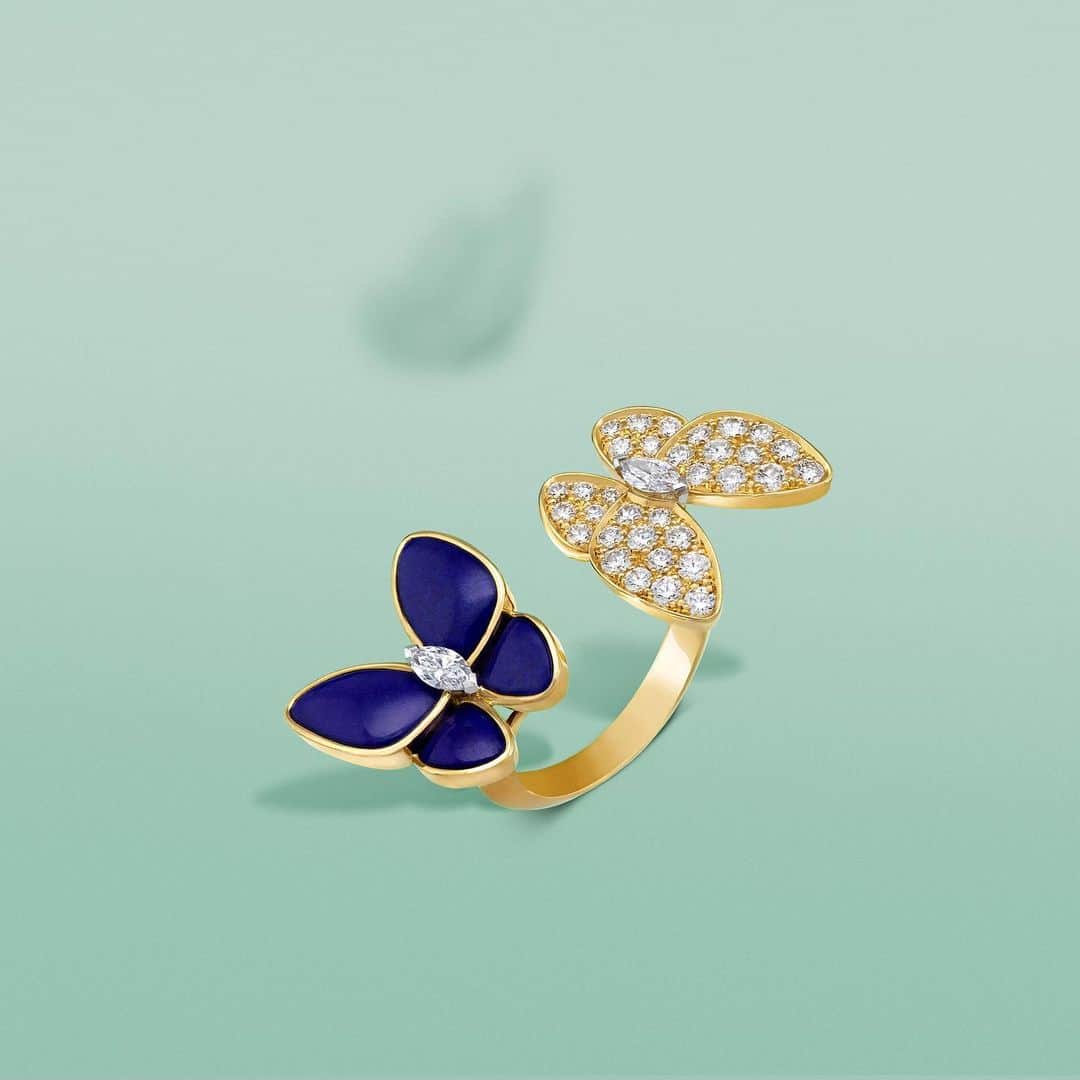 ヴァンクリーフ&アーペルさんのインスタグラム写真 - (ヴァンクリーフ&アーペルInstagram)「Let the Two Butterfly creations combining lapis lazuli with twinkling diamonds bring a glistening touch to your style.   #VCATwoButterfly  #VanCleefArpels」4月15日 1時31分 - vancleefarpels