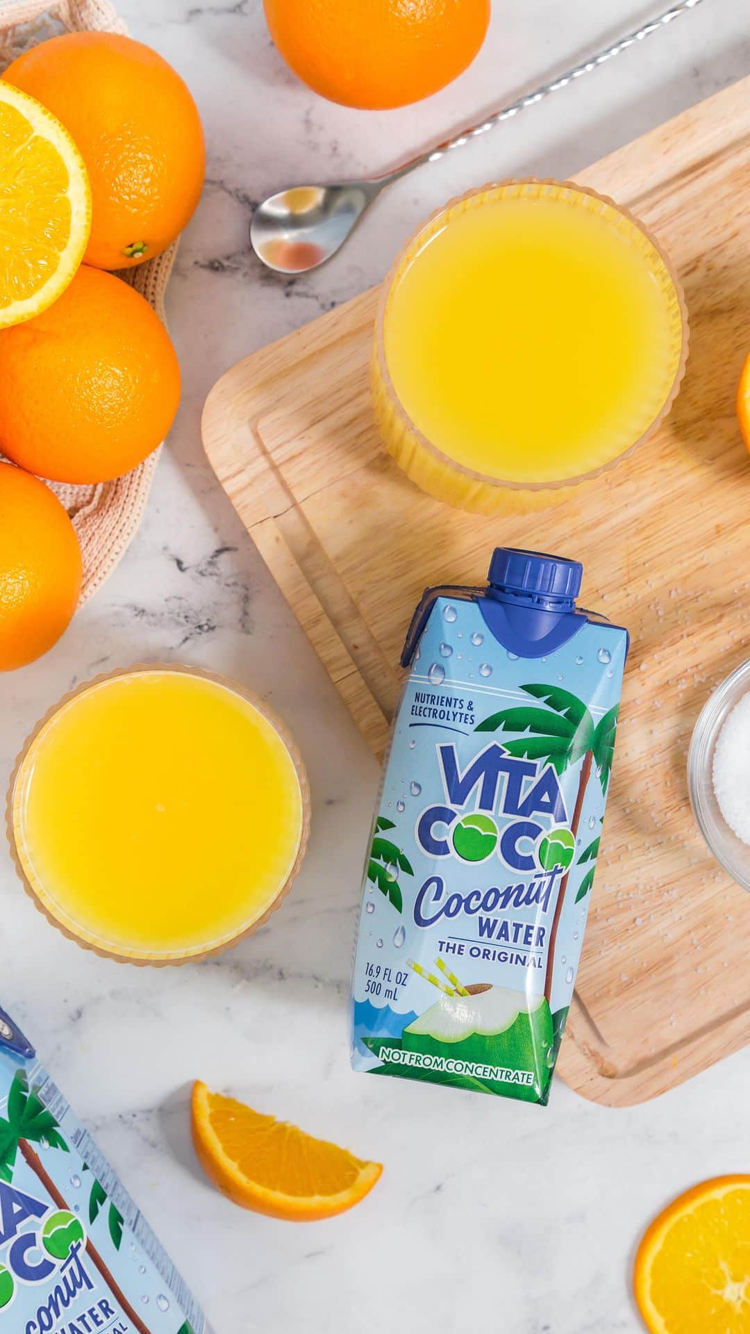 Vita Coco Coconut Waterのインスタグラム：「This adrenal cocktail is the perfect midday pick-me-up.🍊🥥   3 simple ingredients:  ½ cup orange juice ½ cup coconut water (Vita Coco obviously) pinch sea salt」