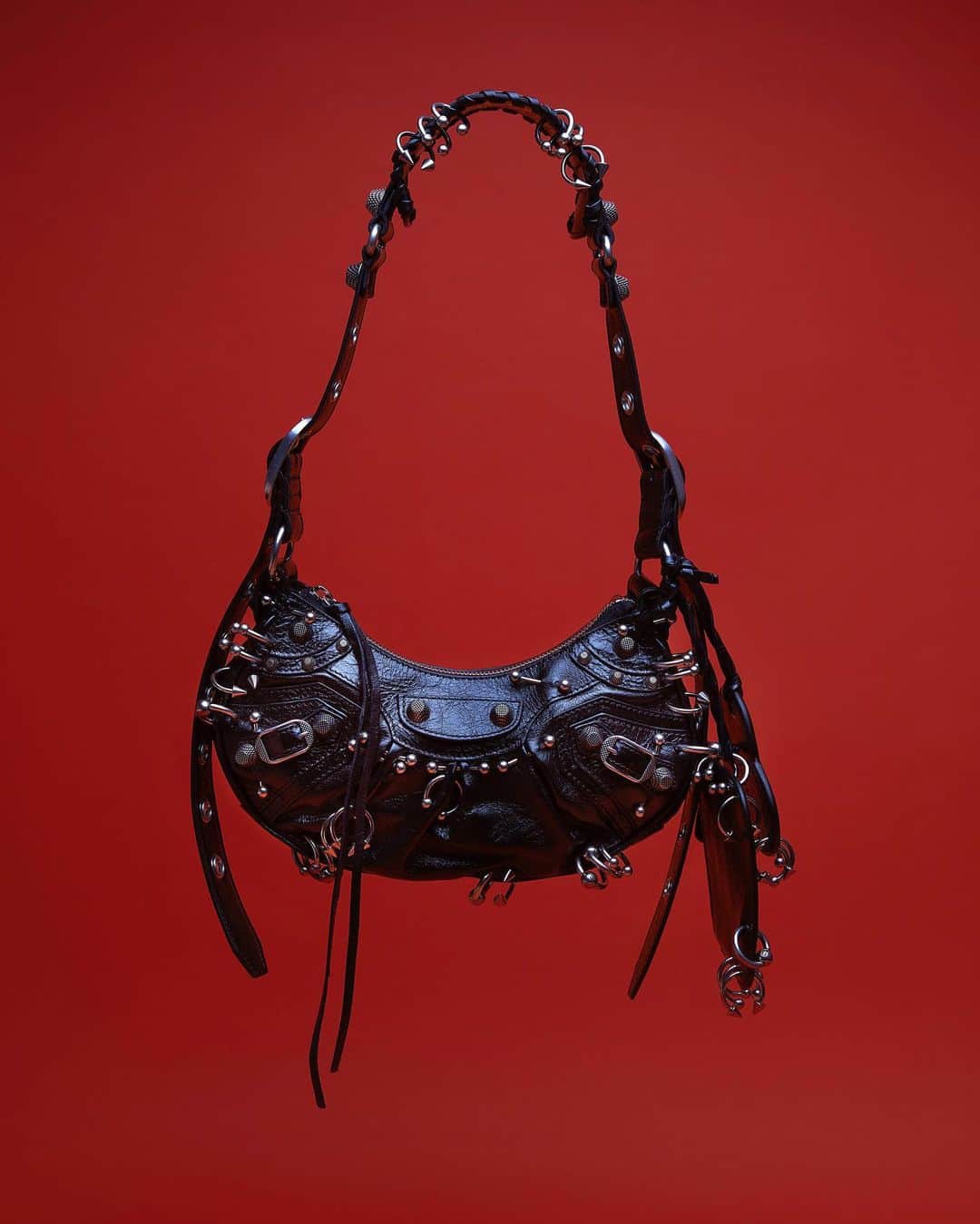エルエヌシーシーのインスタグラム：「Infamous and irresistible   Shop now on LN-CC」