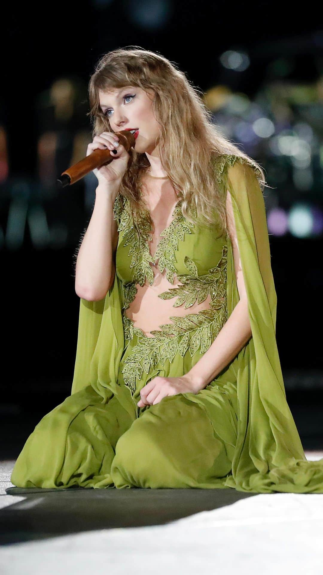 アルベルタフェレッティのインスタグラム：「For her latest show in Tampa, #TaylorSwift debuted a new, flowing custom made gown by Alberta Ferretti as she performed her Folklore Era at #TheErasTour.    Styling: @josephcassell1  #AFcelebs #AlbertaFerretti」