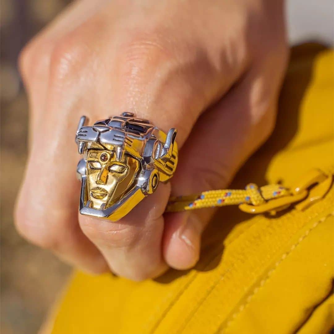ハンチョロさんのインスタグラム写真 - (ハンチョロInstagram)「Let's go, Voltron Force! From rings to necklaces, our collection has it all! As Lance would say, "We've got this in the bag, guys!" . . #LegendaryDefender #Accessories #Jewelry #instashop #instagood」4月15日 2時00分 - hancholodesigns