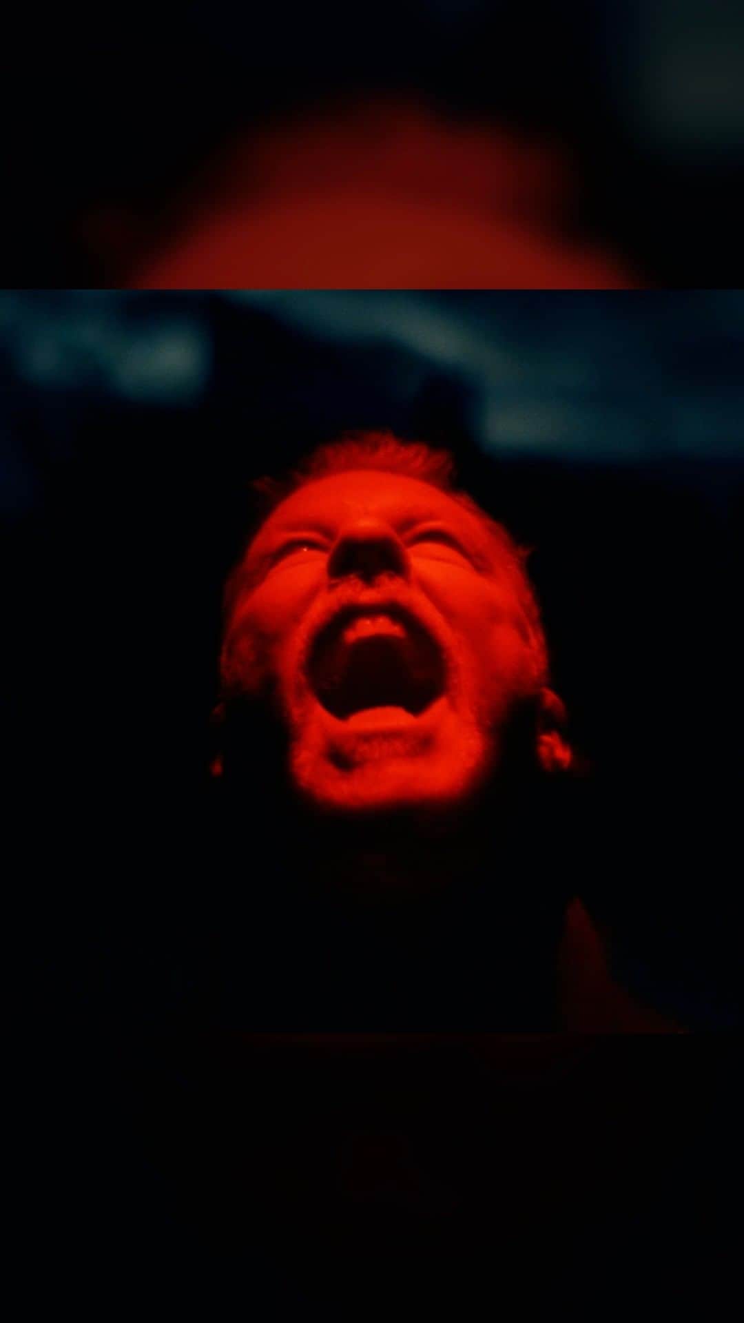 メタリカのインスタグラム：「⚠ NEW VIDEO ⚠ SLEEPWALK MY LIFE AWAY  “Stagger on through the fog in the midnight sun…”  Watch the video ➡ LINK IN BIO  Directed by @timsaccenti」