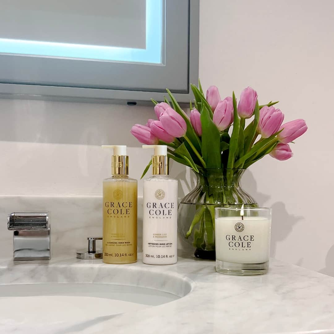 Grace Coleさんのインスタグラム写真 - (Grace ColeInstagram)「Relaxing scents and indulgent textures - there's nothing quite like our Ginger Lily & Mandarin Hand Care Pampering Duo, plus a Fragrant Candle to set the perfect atmosphere! Step into relaxation with this magical trio, packed with natural extracts and mood-enhancing essential oils. ⁠ ⁠ #Handcare #Wellness #Candle #GraceCole⁠ ⁠ ⁠」4月15日 2時02分 - gracecoleltd