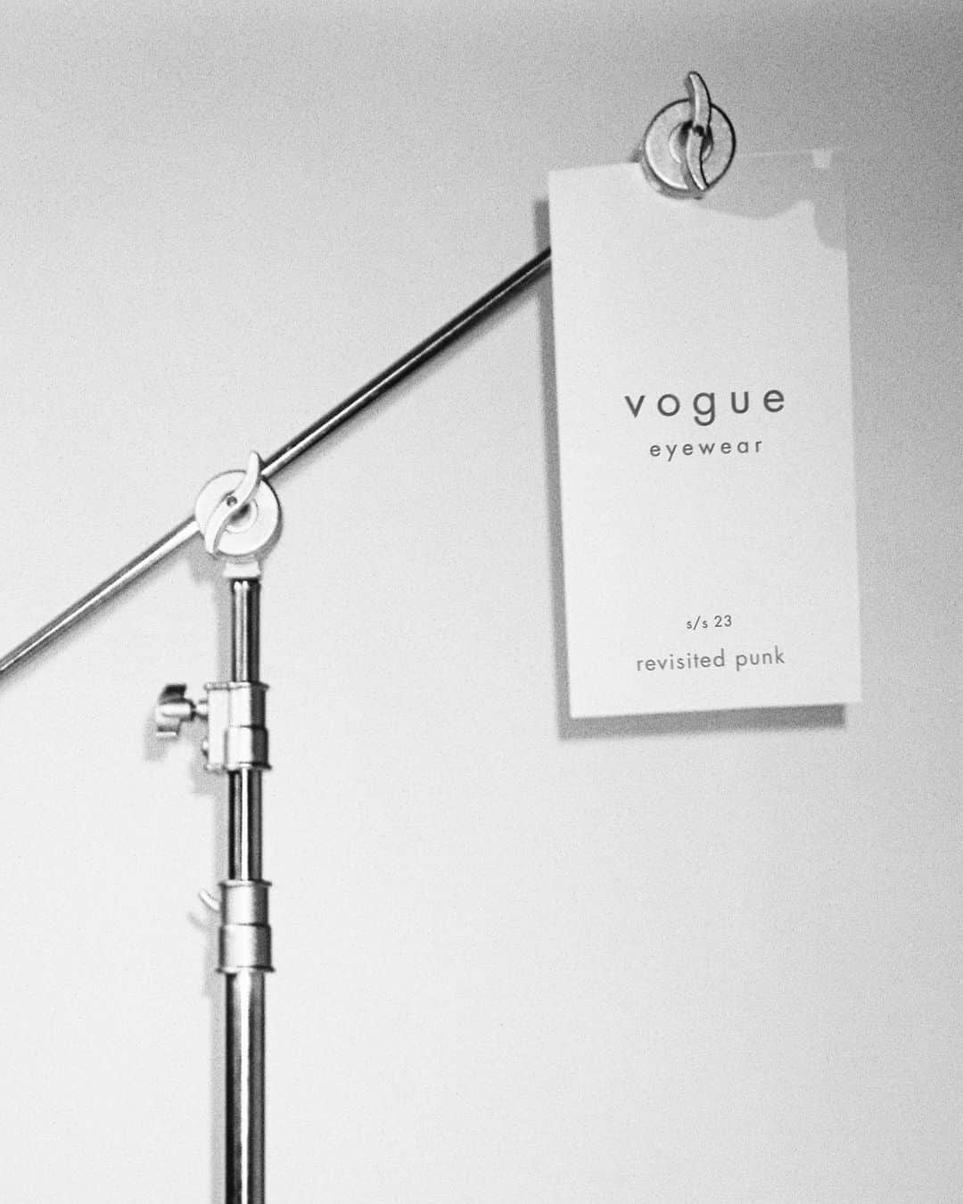 ヴォーグさんのインスタグラム写真 - (ヴォーグInstagram)「Chaos. Couture. Captivating. Exciting new styles drop soon! #VogueEyewear」4月15日 2時02分 - vogueeyewear