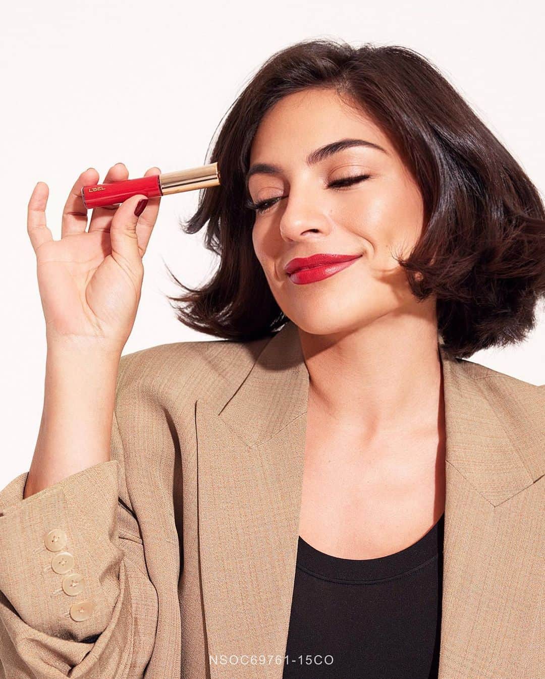 Ana Brenda Contrerasのインスタグラム：「Tengo que confesar que estoy amando este labial de @lbelonline, es el Infini Absolu de L’BEL. Me encanta porque es de larga duración y no transfiere, pero lo que más me gusta es que me deja los labios súper suaves e hidratados gracias a que tiene ácido hialurónico. Yo estoy usando el tono Rouge Petal, pero tienen más de 30 tonos, ¿qué tonos son los que más te gustan? 💄  👀 los leo   @lbelonline #publicidad」