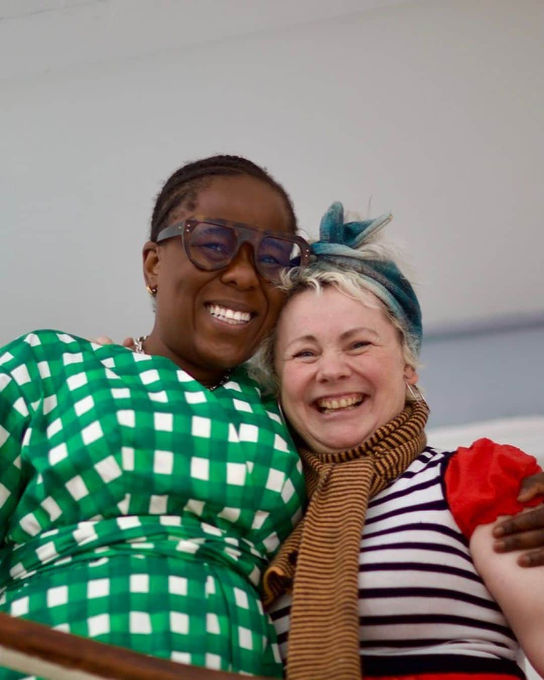 Tea and sittingのインスタグラム：「Have you ever met up with an Instagram friend in real life? I've been following Phillipa @5ftinf for a while, and when I saw that she had moved to Cornwall, I knew I had to meet her while we were here. I sent her a message and asked if she would like to meet, and she said yes! We had a great time getting to know each other, and I was surprised at how much we had in common, we both have a theatrical background. Her home is absolutely stunning, if interiors and renovations are your thing then I encourage you to follow her home account @old_custom_housepz The children were fascinated with her ‘jars of smells’, antique bells, and colourful collections of Knick-knacks. I'm so glad I made the effort to meet her, and I would definitely recommend meeting up with Instagram friends if you have the chance!  #connecting #onlinefriends #creativecommunity #midlifers #victorianrenovation #penzancecornwall」