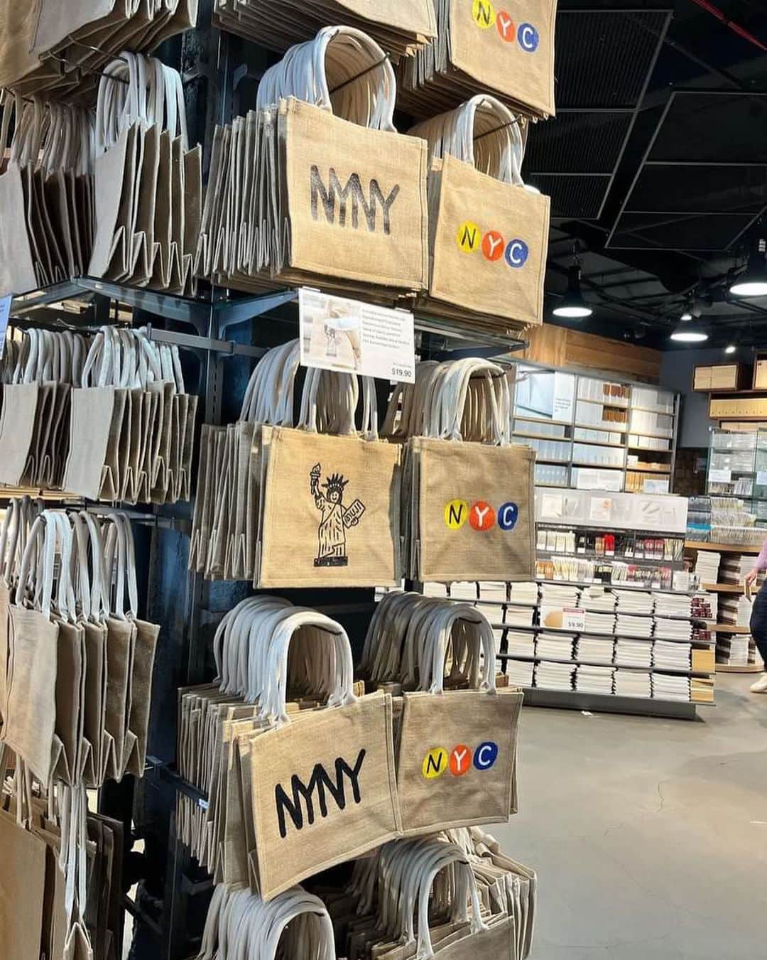 Jason G. Sturgillさんのインスタグラム写真 - (Jason G. SturgillInstagram)「So excited to share this project. MUJI asked me to create some illustrations for their NYC flagship store with a city theme to be applied to their jute tote bags. Available now, tell your NYC friends to go pick one up! :)  Which design is your fave?  Thanks to @subinie94 for the store pics! . . . . . . . . . . #muji #nyc #illustration」4月15日 2時38分 - jgspdx