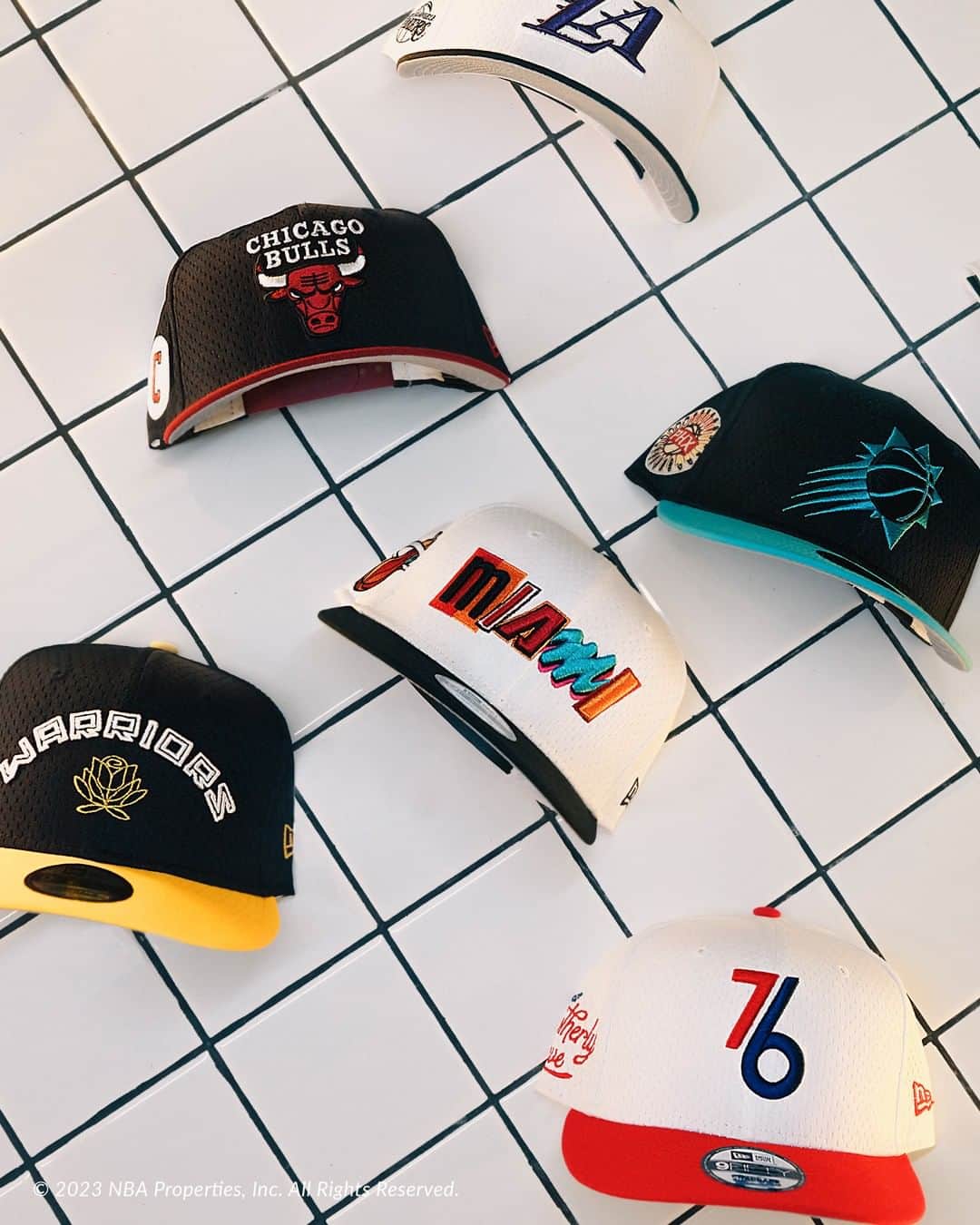 ニューエラ・キャップのインスタグラム：「Top off your look with the NBA Mesh Crown. Grab yours today at the link in our bio.」