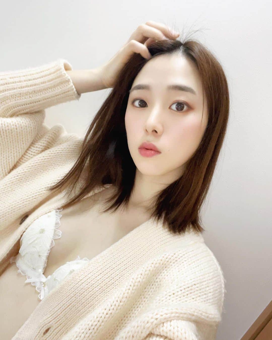 のインスタグラム：「お花すき💐  #lingerie #cute #flowers #sexy #white #gn」