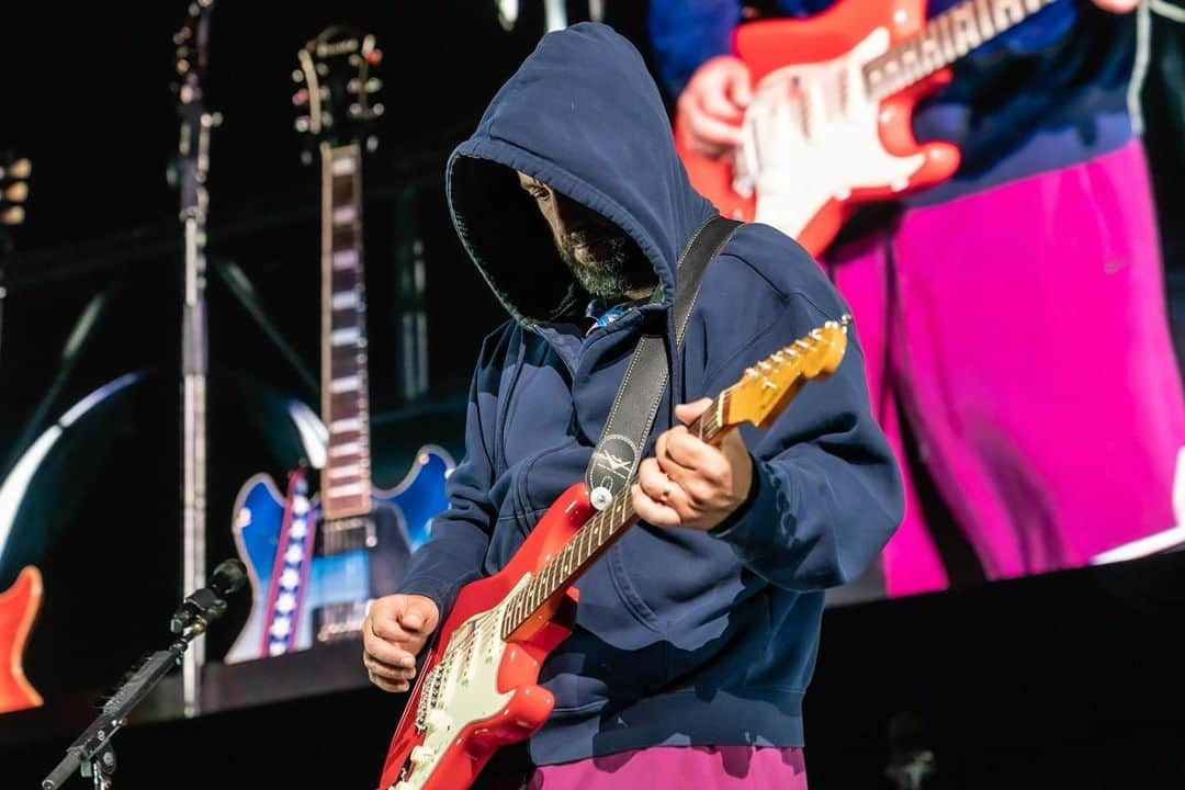 アダム・サンドラーさんのインスタグラム写真 - (アダム・サンドラーInstagram)「New Jersey and you. Perfect together. Loved hanging out. Thanks for all the great energy @prucenter」4月15日 3時04分 - adamsandler