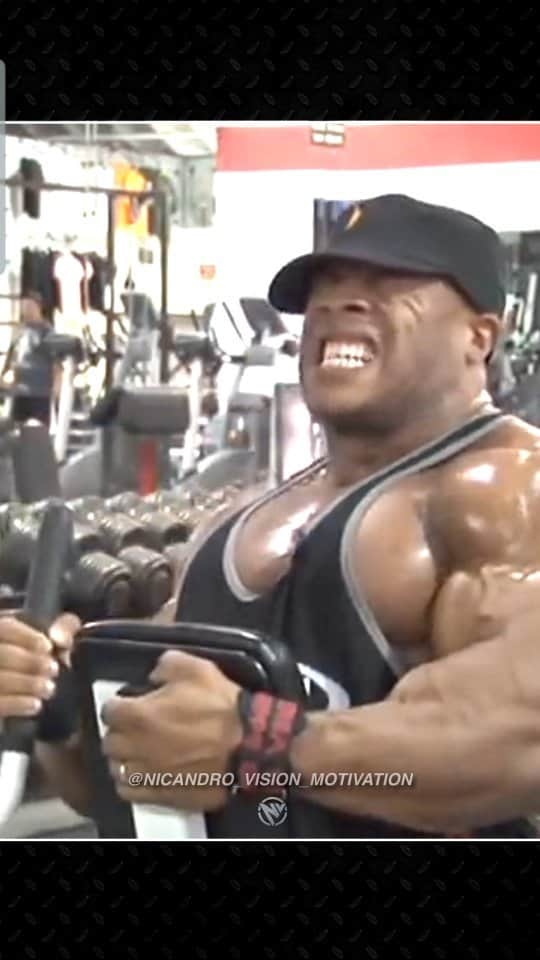 Phil Heathのインスタグラム：「#WhatScaresMeTheMost @philheath #Savage #Training #Mentality #BackDay #GoHard #PushHarder #Talent #FullfilYourPotential #3D #Muscle #LFG #Intensity #StepUpYourGame #BiggestFear #BeingOutworked #DontBeOutworked #NicandroVisionMotivation」