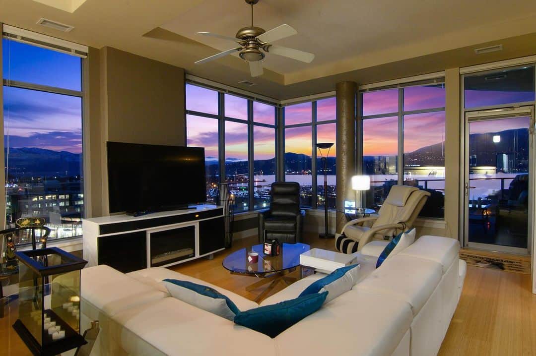 のインスタグラム：「COMING SOON!!  🛌 2 bed 🛁 2 bath 📏 1507 sq ft 🌊lake and mountain VIEWS 🏢concrete building  Fabulous lake, city, and mountain views. Amazing Okanagan Lake and Valley views welcome your entry to this beautifully positioned south west corner unit at The Lofts, one of Kelowna‘s most desirable buildings. Starting at only $890,000, this loft style condo offers open space on a large scale with windows wrapped around 11’ ceilings providing uncompromising views.   Give me a calllll to book your tour today before this hits the market!!  Kierra Smith 250-300-1114 Royal LePage Kelowna kierra.smith@olympian.org」