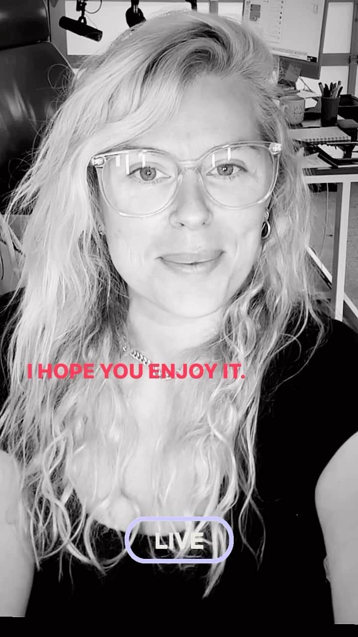 アマンダ・デ・カディネットのインスタグラム：「This weeks episode of @theconversation is with @africabrooke getting into the reality of navigating cancel culture, the difference between self censorship and being silenced and what happens if you’ve been cancelled, is there a space to return. What do you think ? Listen to this episode ( link in bio ) or wherever you get your pods !」