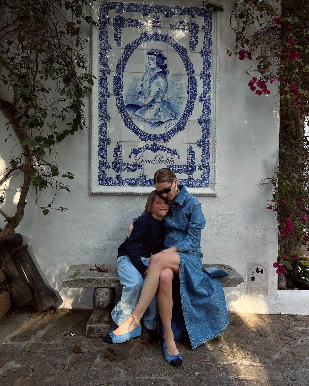 ペニーレ・タイスベックのインスタグラム：「Fav kinds of blues 💙🦋🌊💙」