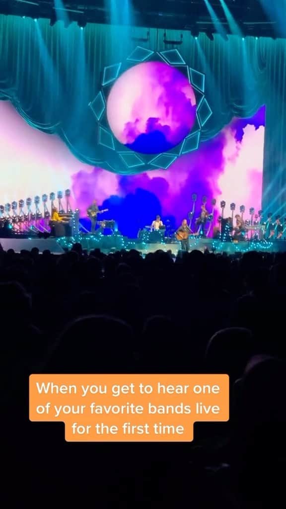 The Lumineersのインスタグラム：「We hope to see all of you singing this loud at a show this summer! ☀️   📹: @‌ farrahw on TikTok」