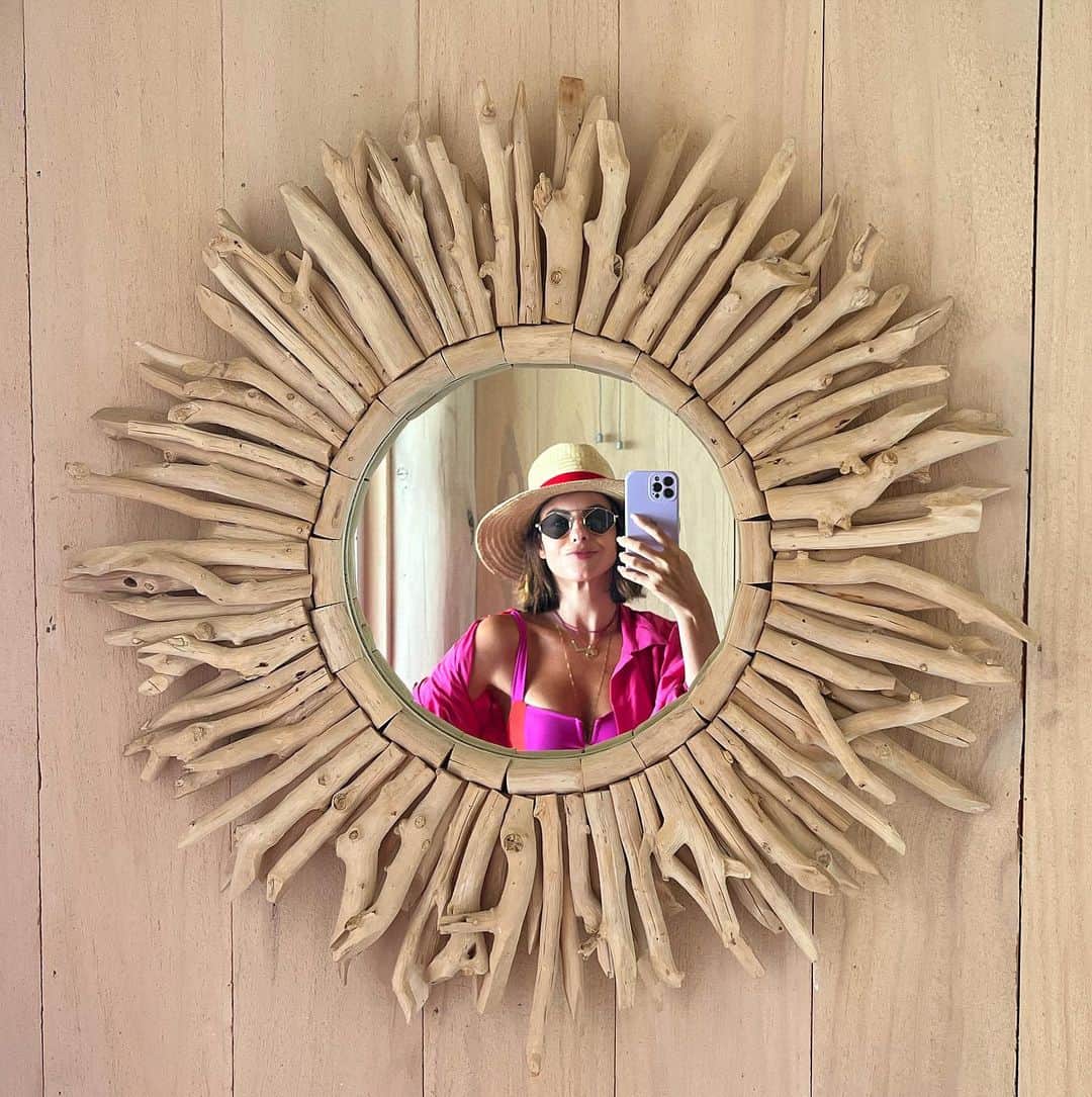 ステファニー・ブリットのインスタグラム：「🙋🏻‍♀️🍹🌴☀️❤️」