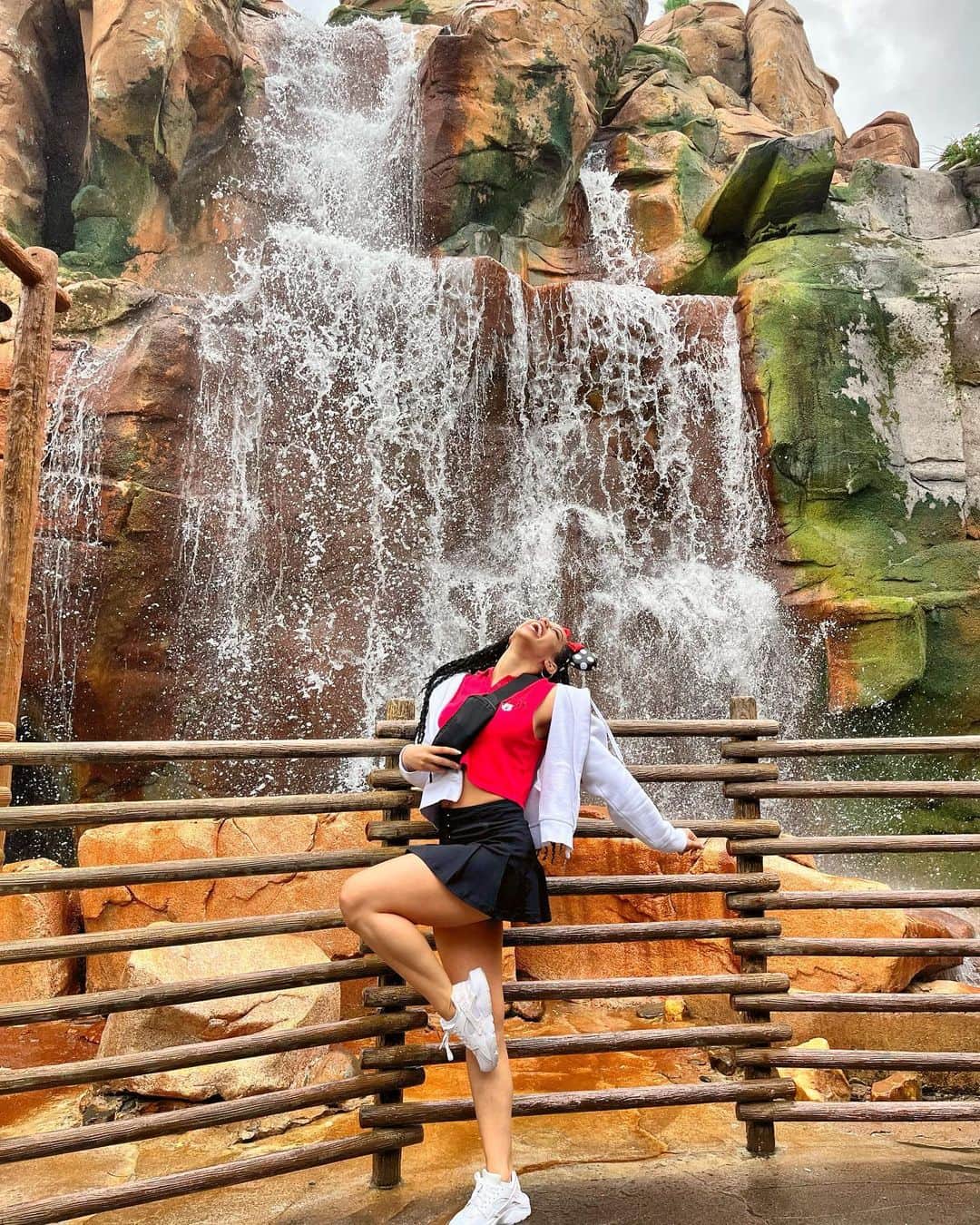 ソフィーナ・デジーサスさんのインスタグラム写真 - (ソフィーナ・デジーサスInstagram)「Kid at heart 🥰🪄 #DisneyWorld #Epcot」4月15日 4時10分 - sophinathediva