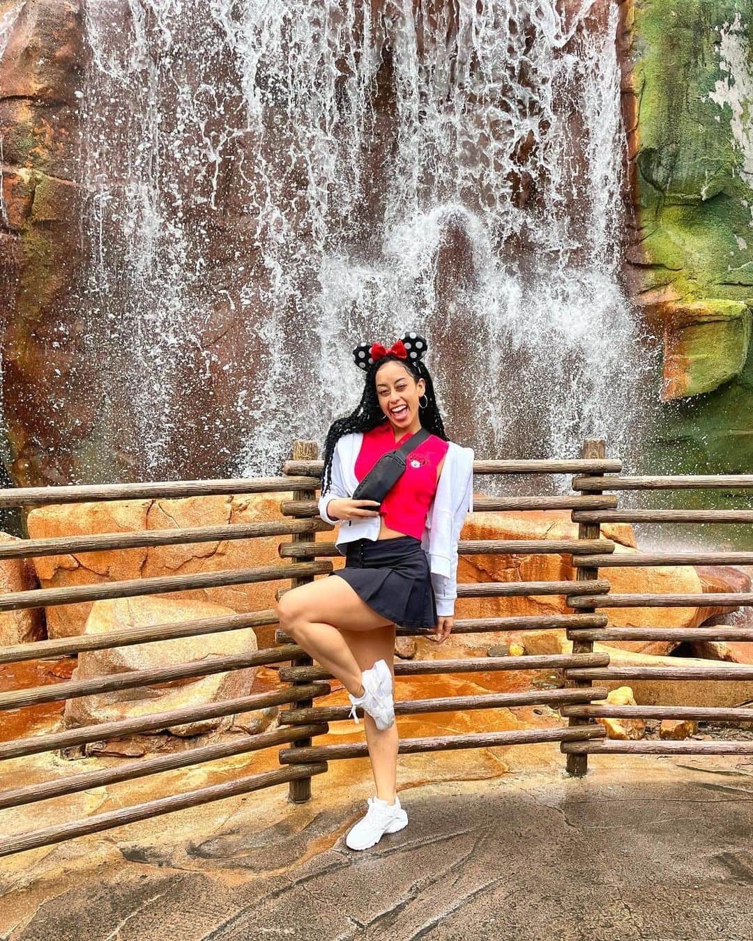ソフィーナ・デジーサスさんのインスタグラム写真 - (ソフィーナ・デジーサスInstagram)「Kid at heart 🥰🪄 #DisneyWorld #Epcot」4月15日 4時10分 - sophinathediva