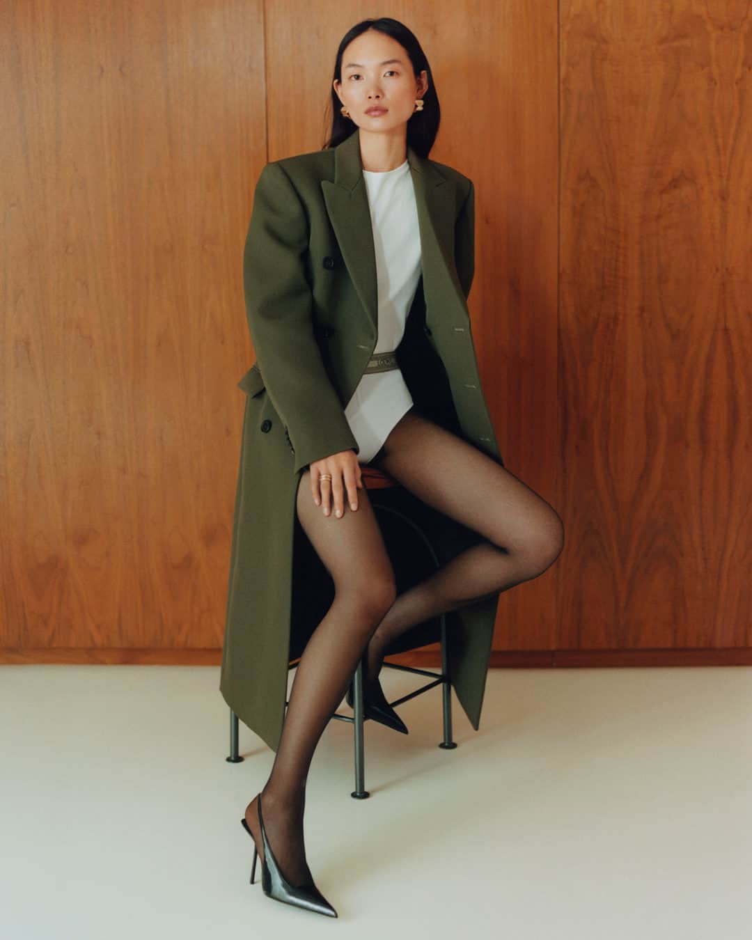 ネッタポルテのインスタグラム：「KEEP IT BRIEF: Layer your undergarments with outerwear for easy-chic evening style.  Tap the link in bio to shop at #NETAPORTER.」