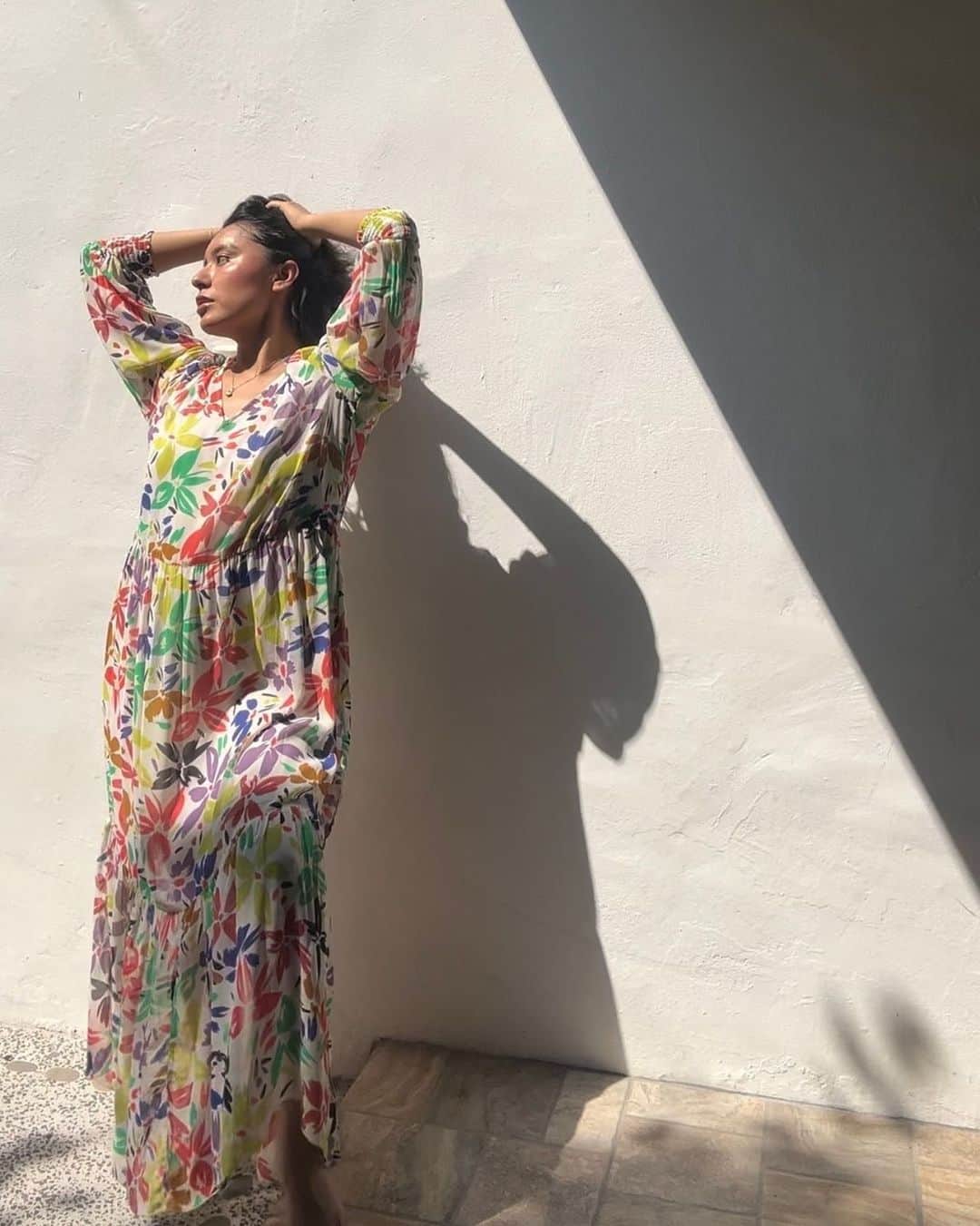 グラハム&スペンサーのインスタグラム：「True beauty @nvlolita in the Serena Maxi Dress 💛」