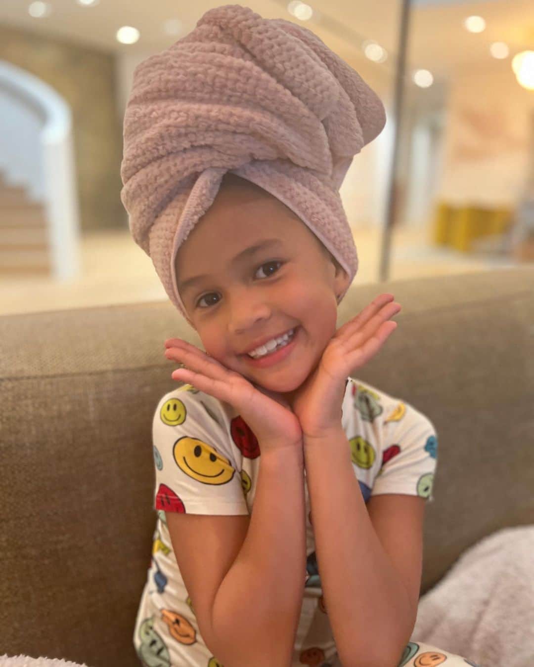 のインスタグラム：「Happy 7th birthday to our kind, smart, creative, beautiful little girl Luna Simone. She brings us so much light and love every single day and I feel so lucky to be her dad.」