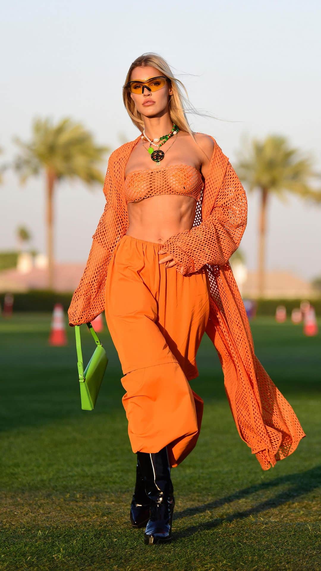 Joy Corriganのインスタグラム：「Styled by @meghanstimac in @lapointe 🍊🍊🍊 📸 @filmdigitals」