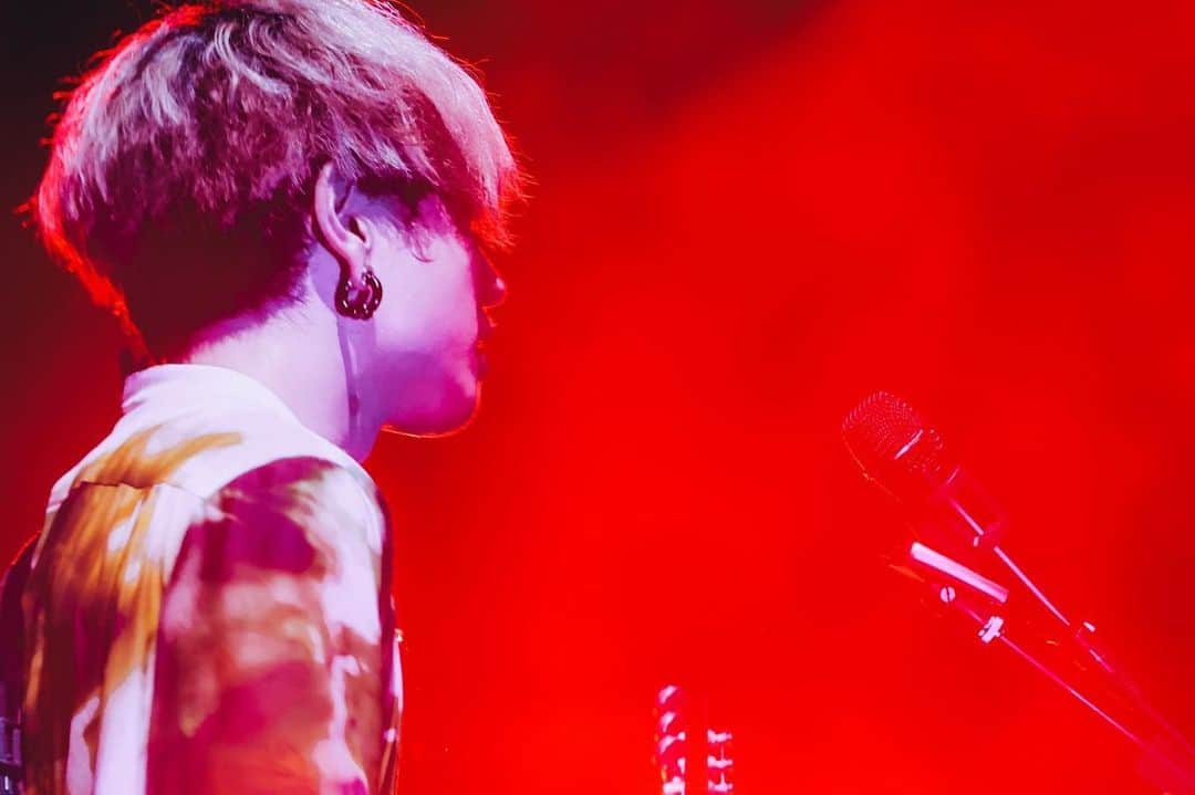 石原慎也のインスタグラム：「２日目バチバチ熱かった。  ホールツアー〝in your life〟大阪2日目  photo by 日吉"JP"純平 @junpeihiyoshi」