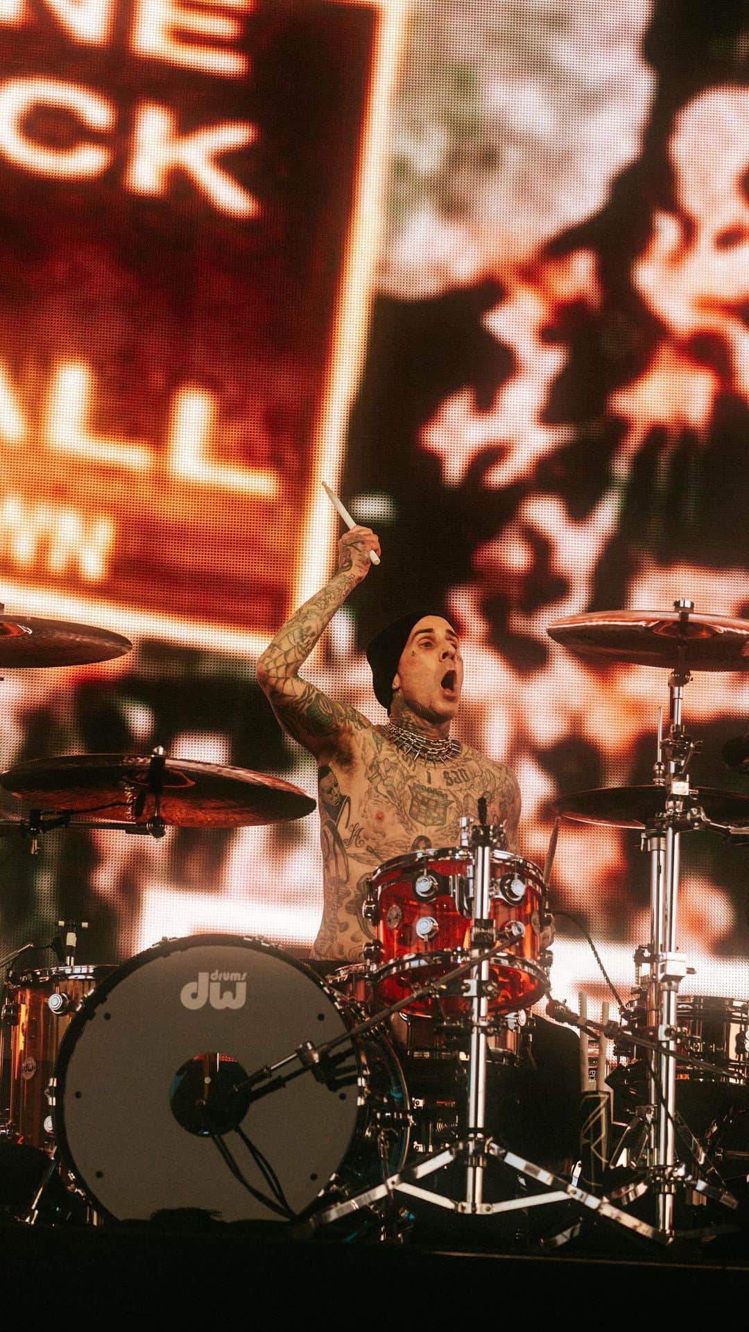 blink-182のインスタグラム：「They came.  Watch the Coachella livestream for more performances from the desert, only on @youtube.」