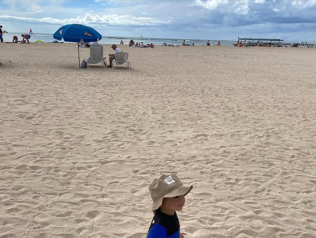 吉羽真紀さんのインスタグラム写真 - (吉羽真紀Instagram)「気づいたら3ヶ月近く経過してた。笑⠀ 毎日プール海に入って、近くのホテルでご飯食べるくらいだったのんびりハワイ⠀ 子供用プールもあってシェラトン便利でした🌺🌴 @sheratonwaikiki    #時差投稿 #ママライフ #男の子ベビー  #男の子ママ #子連れハワイ」4月15日 14時05分 - makiyoshiba_0911