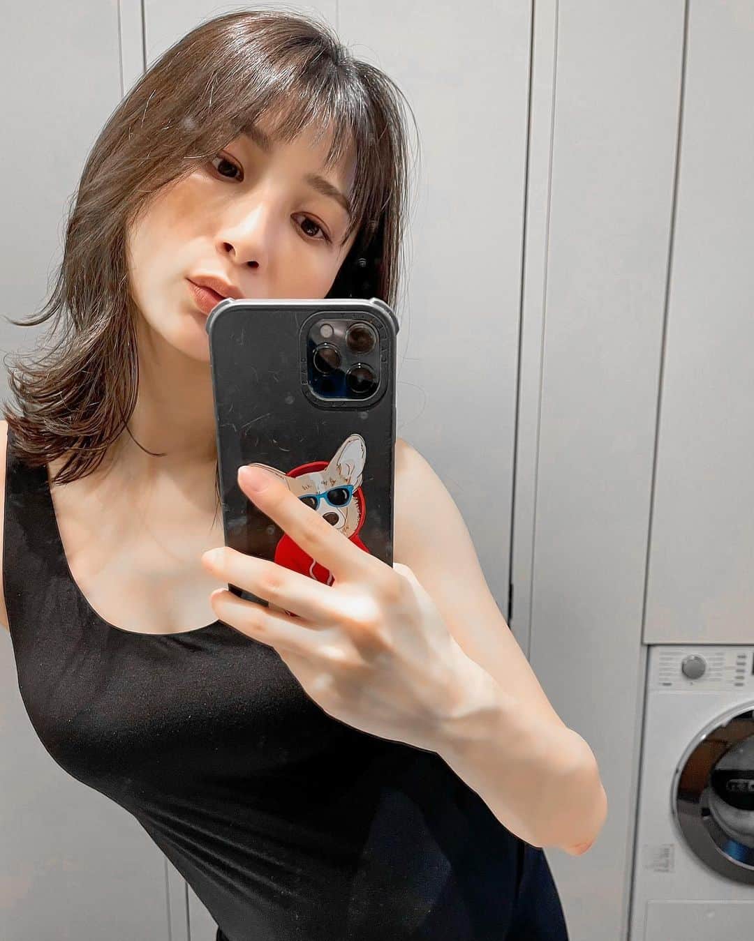 高橋美咲のインスタグラム：「. 1.2つ目📷 昨日、髪色変えて前髪も良い感じに切ってもらったところ。  3つ目📷 一晩明けて今日、自分でセットしてみたところ。  今回も「あれ…昨日より短くなってる」現象が起きてます✂️ 私のヘアセット力（?）女子力（?）いつ向上するんだ… . . #オン眉 #ぱっつん前髪 #前髪アレンジ #オン眉ボブ」