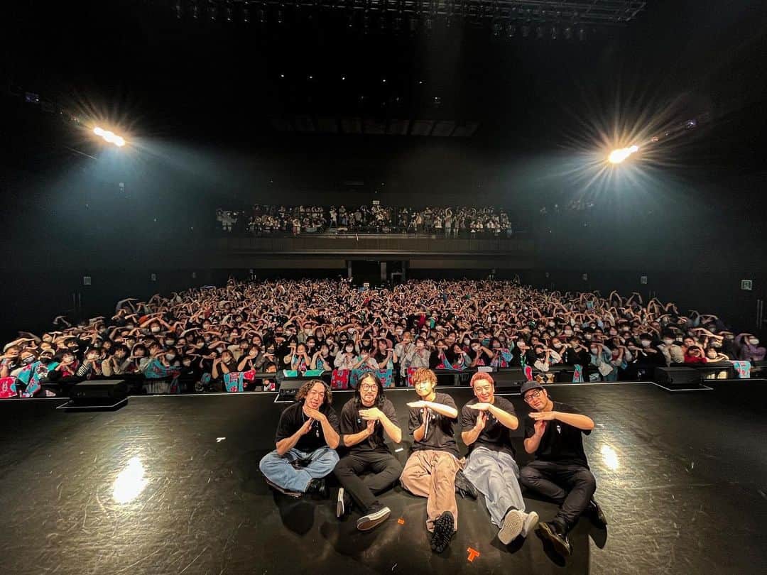 Tani Yuukiのインスタグラム：「Zeppツアー福岡公演ありがとうございました！ 最高だったね！ ライブの後もつ鍋とらーめん食べちゃった！またね❤️‍🔥  さぁ、明日は大阪！ 待っててねー！  #taniyuuki_多面態」