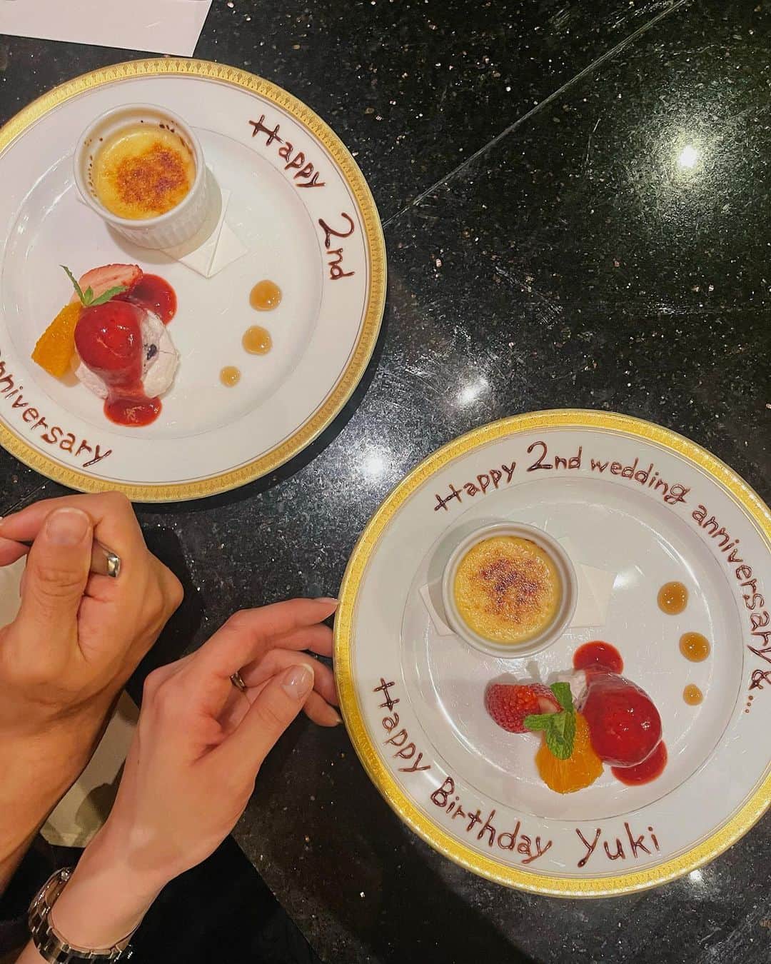 結城はゆるさんのインスタグラム写真 - (結城はゆるInstagram)「🤍 　 　 　	＼ Happy 2nd Anniversary ◡̈* ／ 　 　 　 　　夫婦になりあっという間に３年目突入。 　　そして同時に誕生日も迎えました。(きゃー) 　 　  　　前日バッチバチに喧嘩してたけど← 　　当日には可愛い花束渡してくれるし 　　まさかのディナーへ連れてってくれて感無量でした。 　 　　 　　 　　心からありがとう、夫氏。 　　そしてこれからもずっとよろしく！！ 　　 　 　 　 　 　 　 #結婚記念日 #3年目 #結婚記念日ディナー  #誕生日 #誕生日ディナー #31歳になりました  #2ndanniversary #weddinganniversary  #mybirthday #happybirthdaytome」4月15日 14時17分 - yuuki__hs