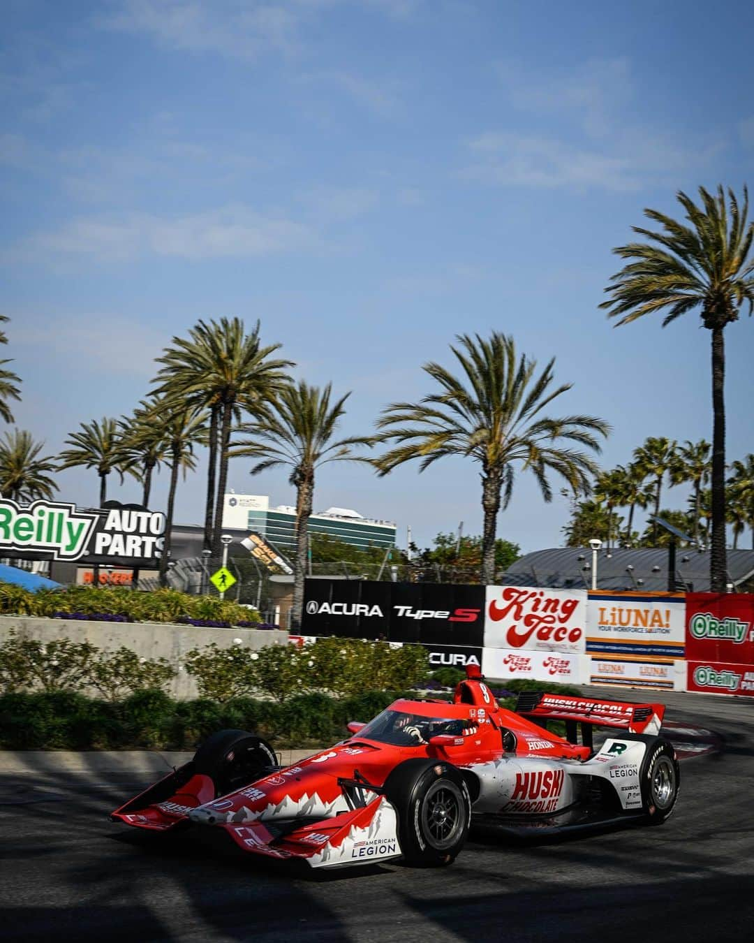 マーカス・エリクソンのインスタグラム：「P4 in practice 1 here at @gplongbeach . We’re in the mix. More to come tomorrow 💪🏻 #ME8 #INDYCAR   @huski_chocolate  @chipganassiracing  @hondaracing_hpd」