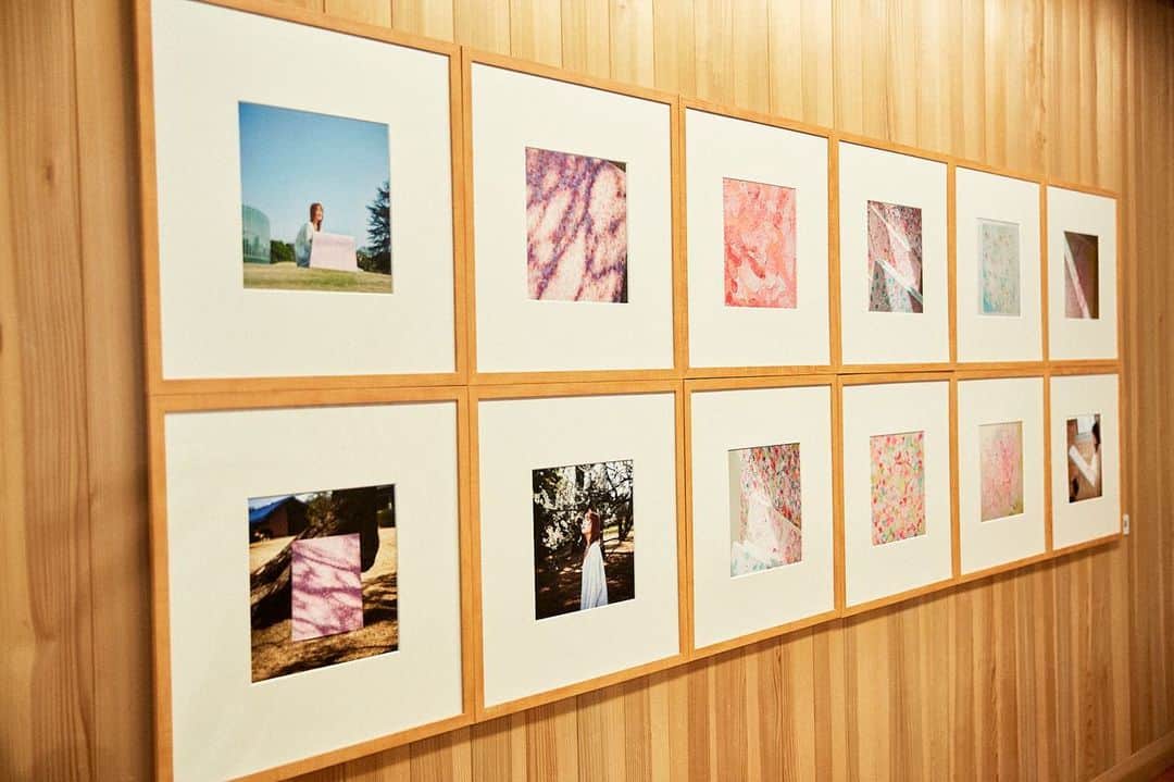倉中るなさんのインスタグラム写真 - (倉中るなInstagram)「「 春がきた。 primavera 」  DATE 2023.03/25sat-04/30sun OPEN 09:00am-16:00pm  のこり2週間となりました。 昨日行ったら御苑の芝生が桜の絨毯みたいになってたよ🌸  Photo by @_kyonc  Art @petit____runa   〒160-0014 東京都新宿区内藤町１１新宿御苑 新宿門横インフォメーションセンター館内 /入館無料 御苑内 / 土日のみ事前予約制  #illustration #hospitalart #shinjukugyoen #exhibition」4月15日 14時33分 - runa_kuranaka