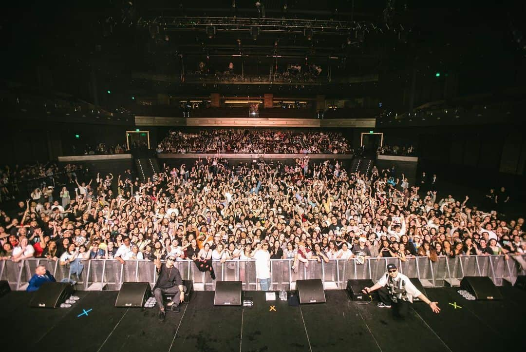 ミスラ・ジン さんのインスタグラム写真 - (ミスラ・ジン Instagram)「[Las Vegas] A.T.H 🪩🎤🚀  📸 @bobo.xxndigo  #epikhigh #에픽하이 #alltimehightour #올타임하이투어 #lasvegas #라스베가스」4月15日 14時33分 - realmithrajin