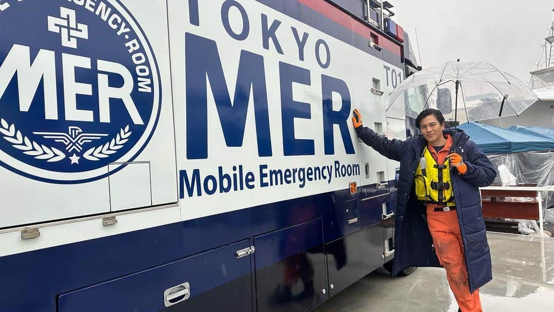 のインスタグラム：「いよいよ明日です🚒  TOKYO MERスペシャルドラマ〜隅田川ミッション〜🚑🚒  連続ドラマ開始から約２年間、１つの作品に関われる事って、僕の経験ではなかなか無い事でした。  このTOKYO MERに出会えた事に感謝ですし、関わった全てのスタッフ&キャストの皆さんに感謝を申し上げます。  そして何より、明日ご覧頂くみなさんに心から感謝を伝えたいと思います。  みなさん、ありがとうございます。  そして、忘れてはならないのが今月28日から公開の劇場版です！！  両作とも皆さんの心に響くと思います。  よろしくお願いします。」