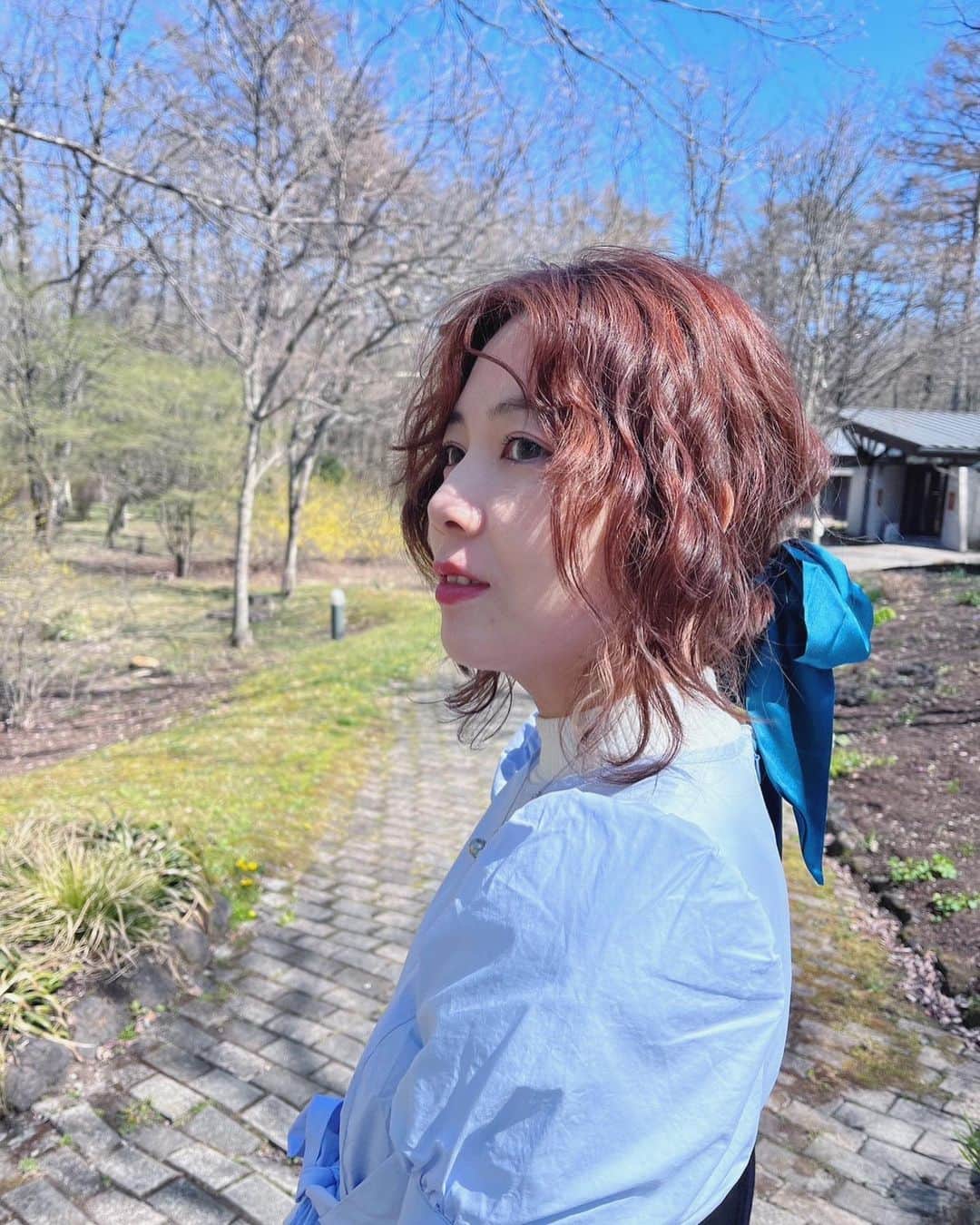 木村仁美のインスタグラム：「晴れの日が恋しいのは雨の日があるから。  🦋🌿🫧  このリボン、忘れてきちゃったみたいです… 少しかないしけれど また素敵なリボンを見つける旅をします🕊」