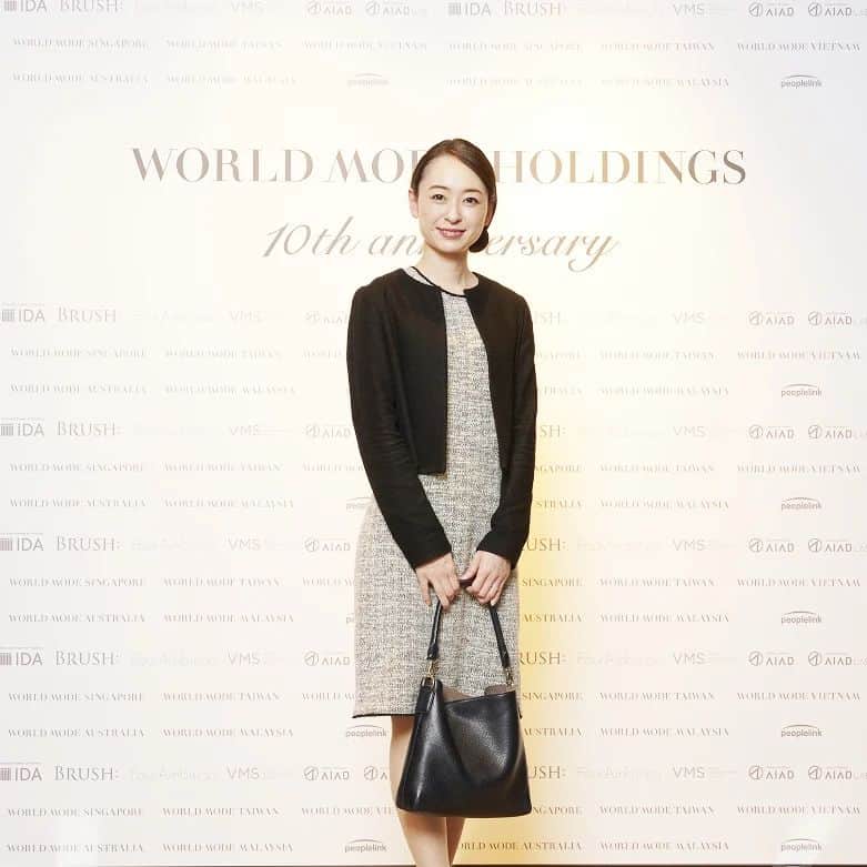 瞳ゆゆのインスタグラム：「先日、WORLD MODE HOLDINGS様の10周年記念パーティにお伺いしました。  久しぶりの賑やかな、華やかなパーティに心踊りました😂  お世話になっている方々にご挨拶もできたし、新たな出会いやご紹介もいただき刺激が沢山。  社を代表して来られている女性は本当に皆さん格好良くて、学びの意欲が湧きました💪  気づけば閉会の挨拶。 誰一人知り合いいないのに、最後まで居られるの凄いと言われたのですが、｢ワタシ アナタヲ シリアイダト オモッテイタヨ」  #宝塚 #宝塚og」