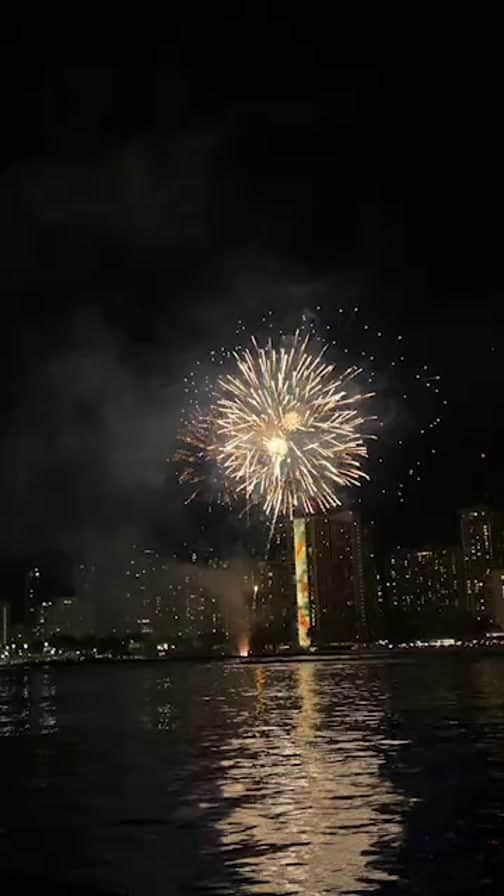 のインスタグラム：「金曜日のヒルトン花火を弾丸でお届けしました🎆」