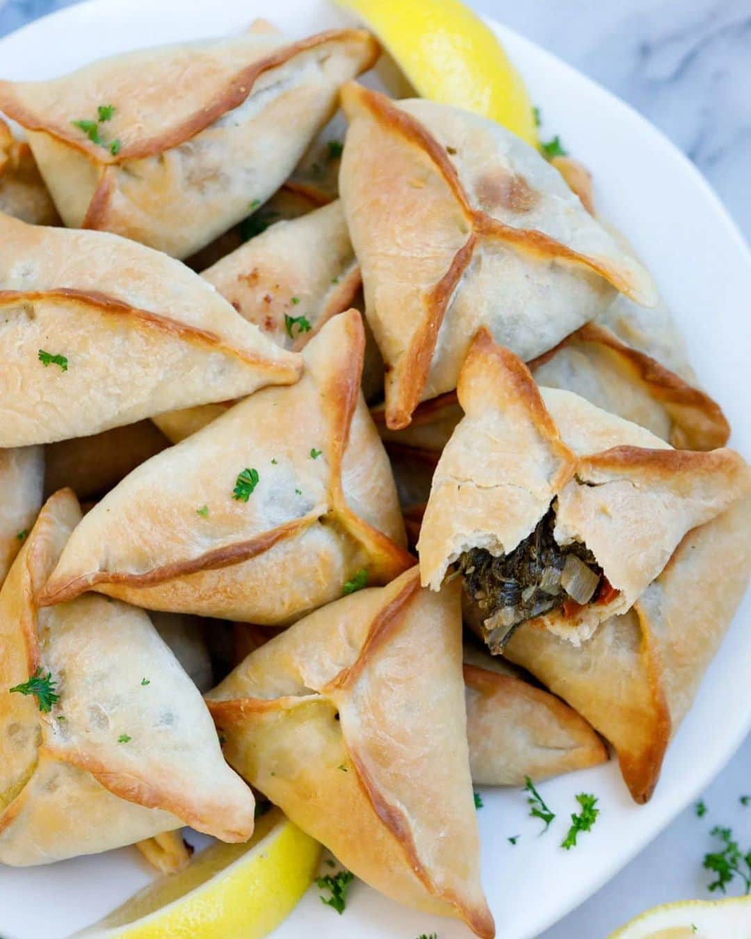 Easy Recipesのインスタグラム：「Lebanese Spinach Pies, also known as Fatayer Bi Sabanekh, are tasty savory pastries made from dough and spinach. They are soft and have a sour zing to them and are a staple of Lebanese cuisine. They are absolutely delicious and can be frozen and reheated any time.  Full recipe link in my bio @cookinwithmima  https://www.cookinwithmima.com/lebanese-spinach-pies/」