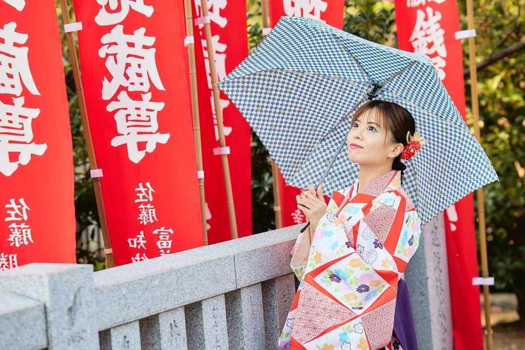 及川愛未のインスタグラム：「goodmorning  rainyday. 雨の日も君を想う🌸🦊☔️  今日は自由が丘でサロン撮影です💇‍♀️📷 来週はbrandさんと帝国ホテルでメイクモデル2件と目黒でサロンモデル1件。 医療美容クリニックの撮影も決定いただいていたのですが、決定重複していたのでご辞退（今回も医療美容デビューならず💆‍♀️💧）行ける方いないかな〜🤔❔  photo by 📸 @kei_osa10 さん  袴は @kimono_daikichi さんです  『WONDER DEEVA』episode.1 DEEVA BOOKS: manami 写真集:  https://www.amazon.co.jp/dp/B0BP6P7163  . . .  #shooting #撮影 #作品撮り #作品 #被写体 #被写体希望 #model #job #hairmake  #ポートレートしま専科 #ポートレート  #photography #photooftheday  #写真  #写真好きな人と繋がりたい  #写真撮るの好き人と繋がりたい  #portraitmodel #portrait #東京カメラ部  #カメラマン募集  #ファインダー  #ファインダー越しの私の世界 #モデル #rainyday  #followme #浅草 #着物 #袴田　  ♠️郡司大地作品『love me』 2nd写真集発売中📚  bookwalker、7net、FOD、コミックシーモアより発売（今後展開増える予定）  https://bookwalker.jp/de40378348-f389-417d-bcf8-72851d1f9b59/  https://7net.omni7.jp/detail/5110796705  https://fod-sp.fujitv.co.jp/s/books/898454/BT000089845400100101/  https://www.cmoa.jp/title/1101297714/  amazonからも購入できます https://www.amazon.co.jp/『Love-me』-manami-写真集-ラビリンス-ebook/dp/B08VRJXF8S/ref=mp_s_a_1_28?dchild=1&keywords=manami&qid=1613345281&sr=8-28  🔹first写真集『Pin Up Girl』『PHOTO SHOT　manami （ラビリンス） オンデマンド・kindle出版より発売 https://www.amazon.co.jp/「PHOTO-SHOT」-エンジェルガール-manami-美女グラビアコレクション-manami/dp/B07SZGSZJ7/ref=mp_s_a_1_48?keywords=manami&qid=1613344854&sr=8-48  https://www.amazon.co.jp/gp/aw/d/B07TLPBDL2/ref=tmm_pap_title_0?ie=UTF8&qid=1613344846&sr=8-50  ペーパーブック&電子書籍📚FOD コミックシーモア　 7net amazon amazon kindle展開中 Pin Up Girl manga.fod.fujitv.co.jp/books/632893/B…  PHOTO SHOT 7net.omni7.jp/detail/  セクシークイーン cmoa.jp/title/11012474…  7net.omni7.jp/detail/5110814…  loveme manga.fod.fujitv.co.jp/books/898454/B…/  ピロシキーズの恋愛こじらせチャンネルゲスト出演🆕 https://m.youtube.com/channel/UC1cc-n59HLmEdJsZeTzr5rA/videos  プロカメラマン被写体youtube番組ゲストDANCE IN THE SUNSET｜はまぐら https://m.youtube.com/watch?v=A93G0X-1Gyg  Video portrait 30｜Nikon Z6Ⅱ（ポートレートムービー） はまぐら  youtu.be/NWt26pP3YLk  Video portrait 33｜THE COSMETIC｜NIKKOR Z 24-70 f/2.8 S｜ Nikon Z6Ⅱ（ポートレートムービー）  youtu.be/Wap0EgFvtdQ 🆕  Video portrait 39｜NIGHT WALK｜NIKKORZ 50mm f/1.2 S｜ Nikon Z6Ⅱ（ポートレートムービー） はまぐら 🆕 https://m.youtube.com/watch?v=unXSI2gUYlE」