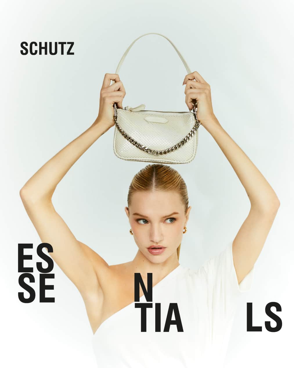 Schutzのインスタグラム：「A textura bright snake imprime luxo ao visual, fazendo com que seja aquele acessório que transforma a produção!   #Schutz #SchutzBags」
