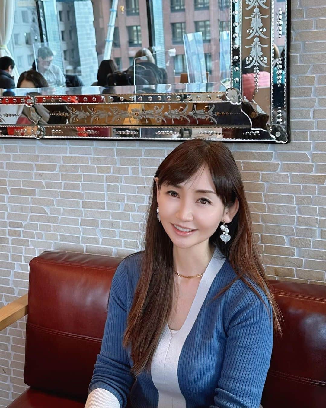 長谷川夕希子さんのインスタグラム写真 - (長谷川夕希子Instagram)「睡眠不足が続いてる🥺 私に必要なのかも⁉️  スイーツ女子、男子に 人気高い @afternoontea_official  にやっぱり食後は吸い寄せられる私たちでした😋💓  美味しいよね💕  アフタヌーンティー・ティールーム 丸の内新丸ビル  📞03-5223-8050  イヤリングは @granthule7 さん✨  #アフタヌーンティーティールーム  #丸ビル  #丸の内カフェ  #アラフォーライフ  #アラフィフライフ #美魔女 #大人女子の休日  #大人女子会  #カフェ部  #カフェタイム」4月15日 7時12分 - yukikogabby