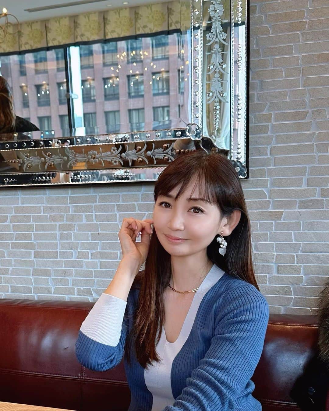 長谷川夕希子さんのインスタグラム写真 - (長谷川夕希子Instagram)「睡眠不足が続いてる🥺 私に必要なのかも⁉️  スイーツ女子、男子に 人気高い @afternoontea_official  にやっぱり食後は吸い寄せられる私たちでした😋💓  美味しいよね💕  アフタヌーンティー・ティールーム 丸の内新丸ビル  📞03-5223-8050  イヤリングは @granthule7 さん✨  #アフタヌーンティーティールーム  #丸ビル  #丸の内カフェ  #アラフォーライフ  #アラフィフライフ #美魔女 #大人女子の休日  #大人女子会  #カフェ部  #カフェタイム」4月15日 7時12分 - yukikogabby