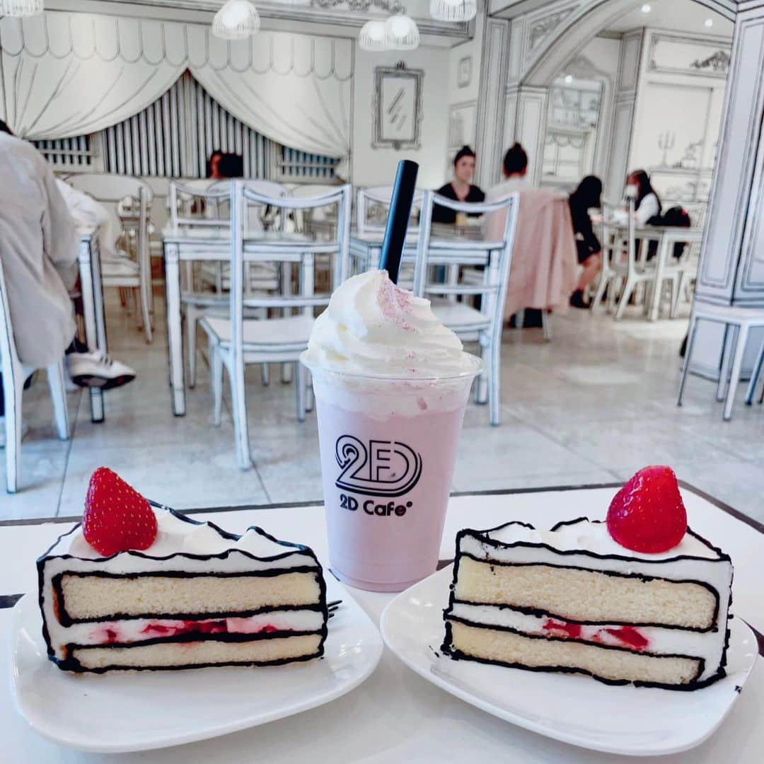 atmmyさんのインスタグラム写真 - (atmmyInstagram)「新大久保の2Dカフェに行ってきたよ🍰 漫画の世界だ〜（╹◡╹）  #新大久保グルメ #2dart #2d #漫画 #jojo #新大久保カフェ #2dcafe、#東京カフェ  #tokyocafe #韓国カフェ」4月15日 7時15分 - atmmy
